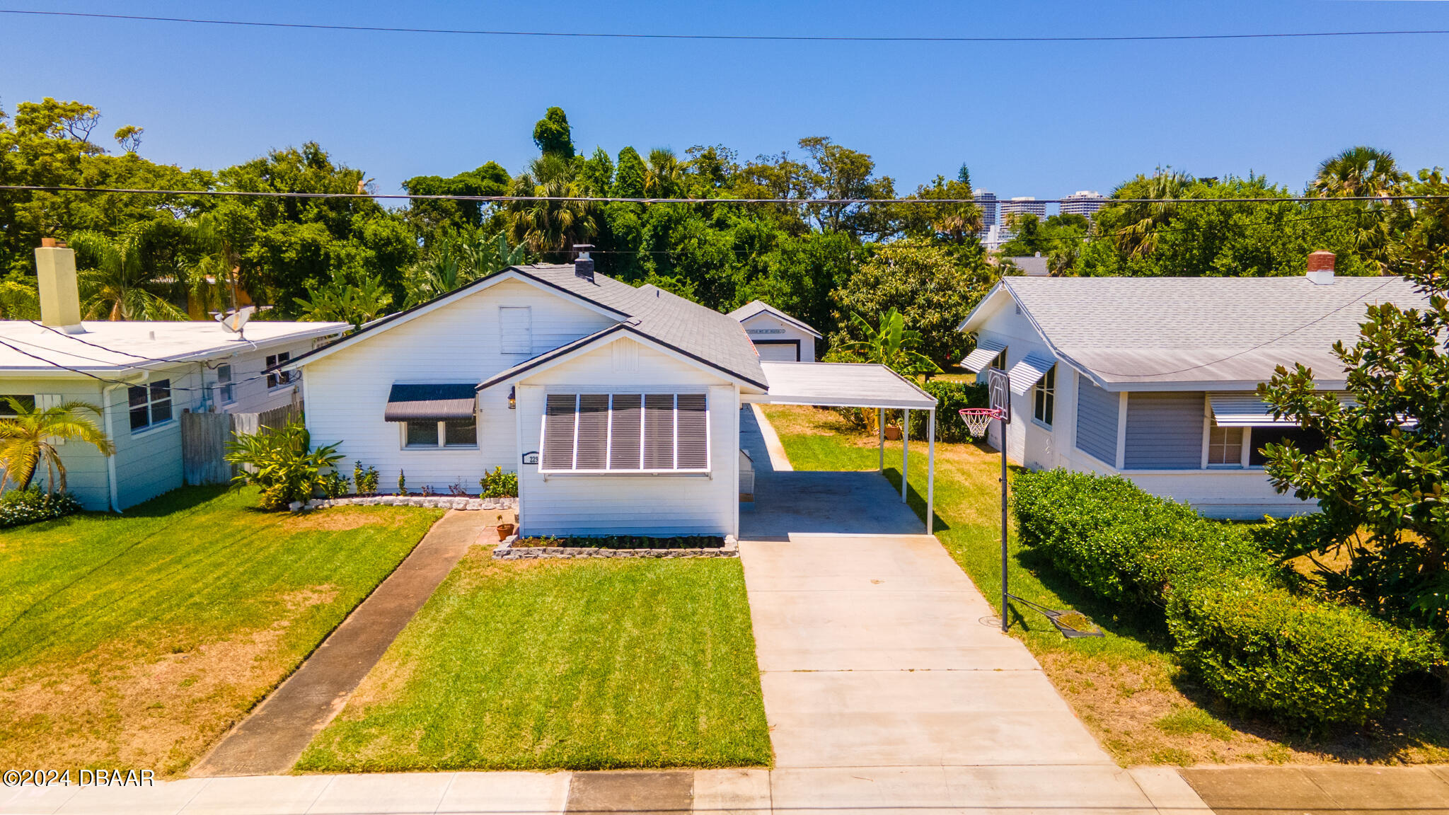 Woodland Ave, Daytona Beach, FL 32118