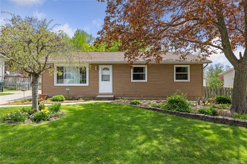 1721 Woodside Ct Nw, Cedar Rapids, IA, 52405-1333 | Card Image