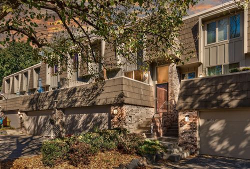 10307 Berkshire Rd, Bloomington, MN, 55437-2266 | Card Image