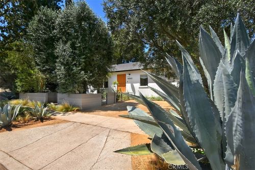 16943 Hartland St, Lake Balboa, CA, 91406-4522 | Card Image