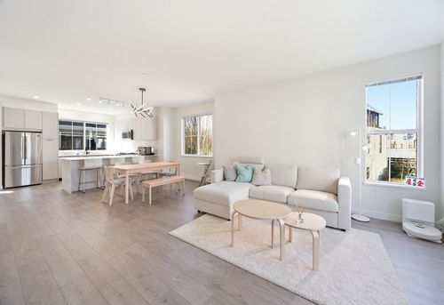 94-488 Furness St, New Westminster, BC, V3M0M1 | Card Image