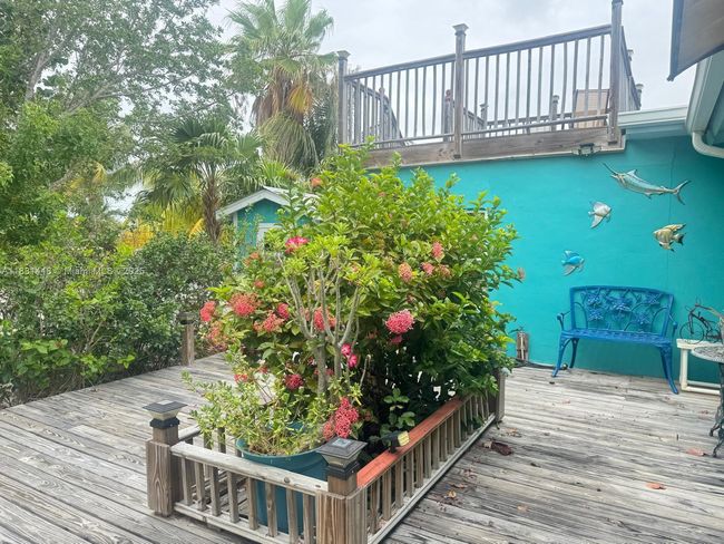 715 Caribbean Dr E, House other with 3 bedrooms, 2 bathrooms and null parking in Summerland Key FL | Image 5