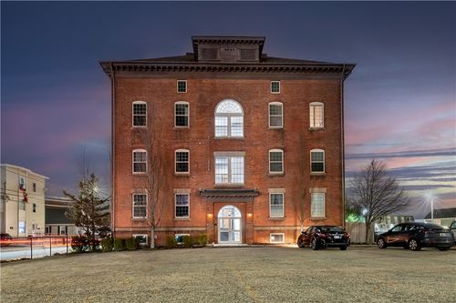 unit-204-39 Webster St, Pawtucket, RI, 02860-1180 | Card Image