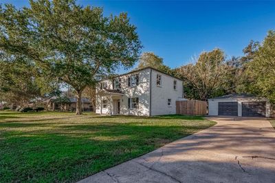 2414 Walnut Bend Lane, House other with 3 bedrooms, 2 bathrooms and null parking in Houston TX | Image 2