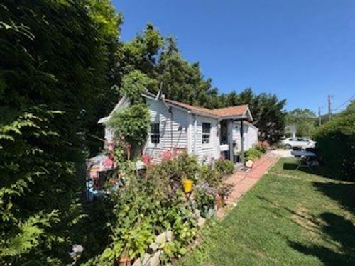 3 Fowler St, Jamestown, RI, 02835-1405 | Card Image