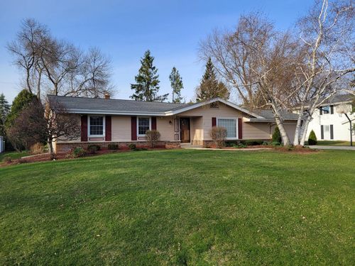 13600 W Forest Knoll Drive, New Berlin, WI, 53151 | Card Image