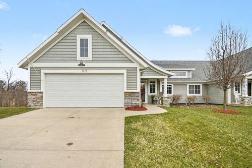 3379 Stormy Creek Dr Se, Kentwood, MI, 49512-7904 | Card Image
