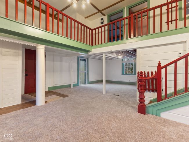 interior space | Image 8