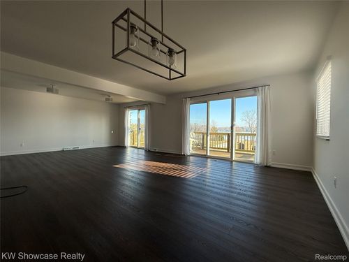 3506 Moberly Dr, Commerce Township, MI, 48382-1936 | Card Image