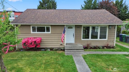 1083 Alder Ave, Marysville, WA, 98270-4317 | Card Image