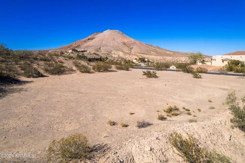 6775 Desert Blossom Rd, Las Cruces, NM, 88007-8932 | Card Image