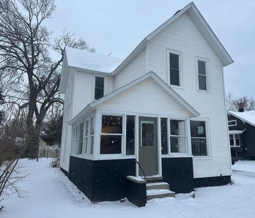 32 W Main Ave, Zeeland, MI, 49464-1612 | Card Image