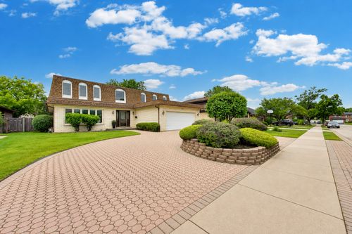 9350 Neenah Ave, Morton Grove, IL, 60053-1457 | Card Image