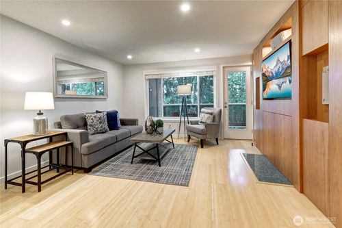 15732 Ne 70th Ct, Redmond, WA, 98052-4306 | Card Image