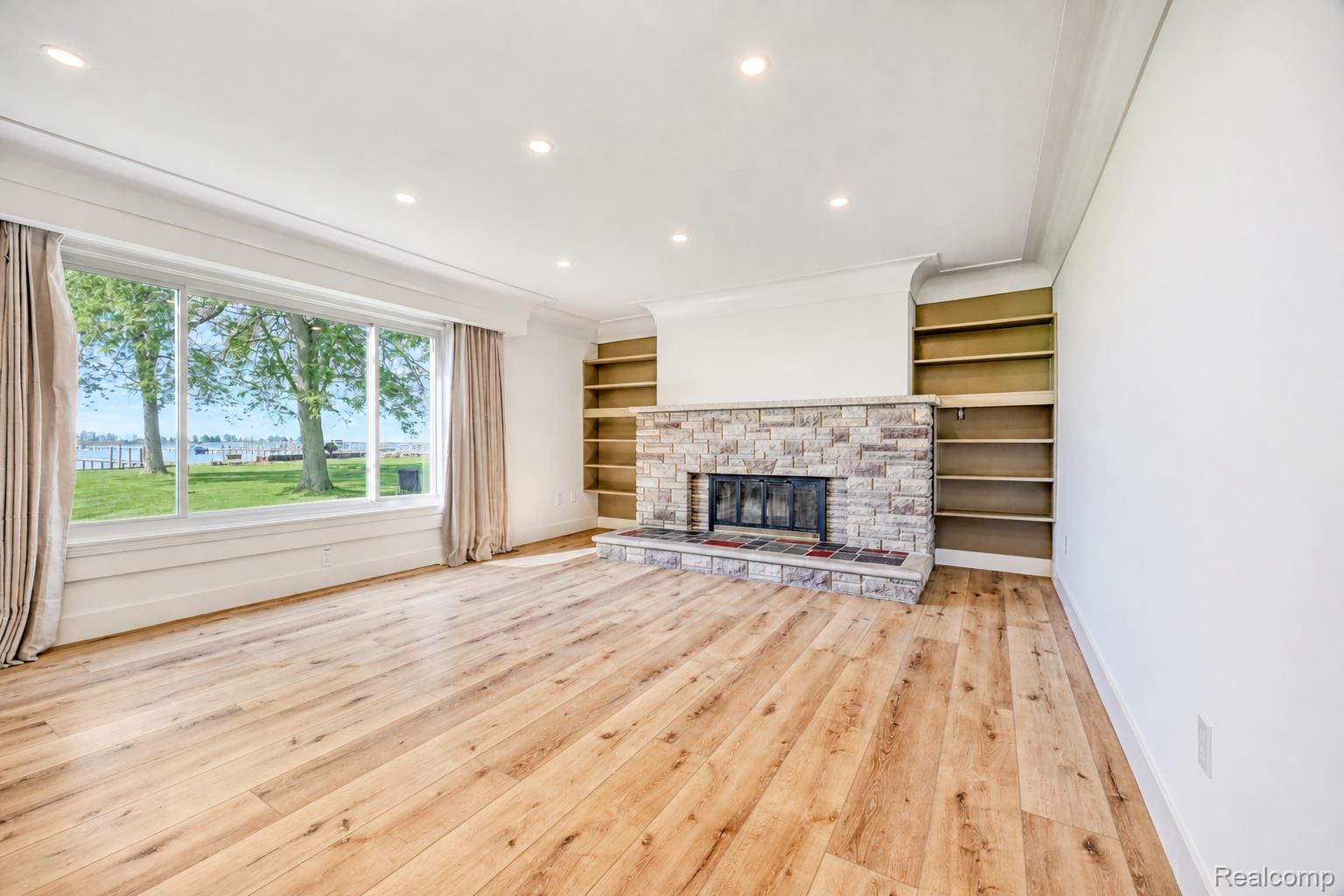 Residential Lease in Clay Township 5