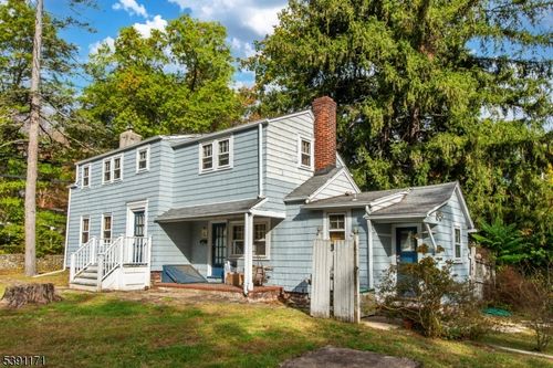 723 W Crescent Ave, Allendale, NJ, 07401-2107 | Card Image