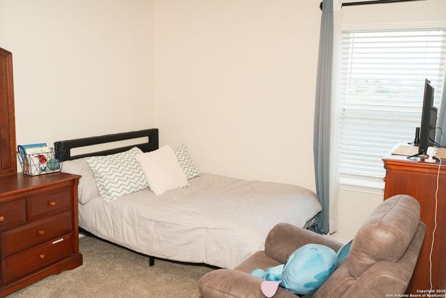 469 Middle Green Loop, House other with 5 bedrooms, 3 bathrooms and null parking in Floresville TX | Image 14