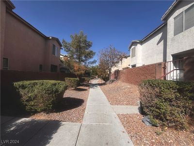 2105 William Holden Court, Townhouse with 3 bedrooms, 2 bathrooms and null parking in Las Vegas NV | Image 3