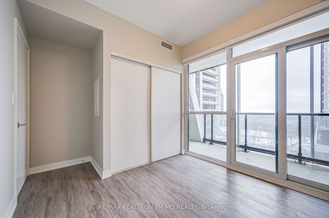 811 - 50 Ordnance St, Condo with 3 bedrooms, 2 bathrooms and 1 parking in Toronto ON | Image 32