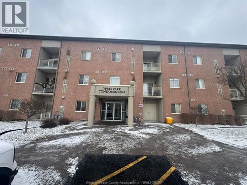 4500 Ypres St, Windsor, ON, N8W5X3 | Card Image