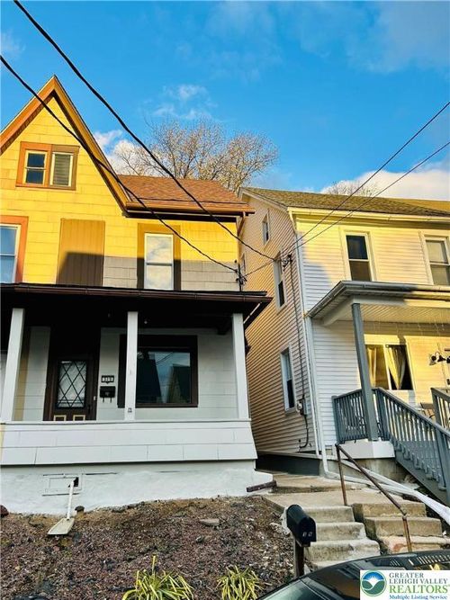 319 1st St, SLATINGTON, PA, 18080-1808 | Card Image