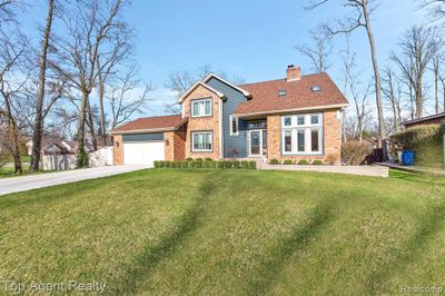 48952 Forest Drive, Home with 4 bedrooms, 3 bathrooms and null parking in Shelby Twp MI | Image 1