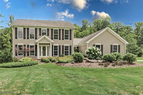 16269 Snyder Rd, Chagrin Falls, OH, 44022-4204 | Card Image