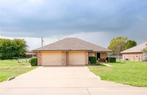 528 Methodist St, Red Oak, TX, 75154-4220 | Card Image