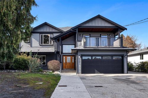 3264 Irma St, Victoria, BC, V8Z3R8 | Card Image