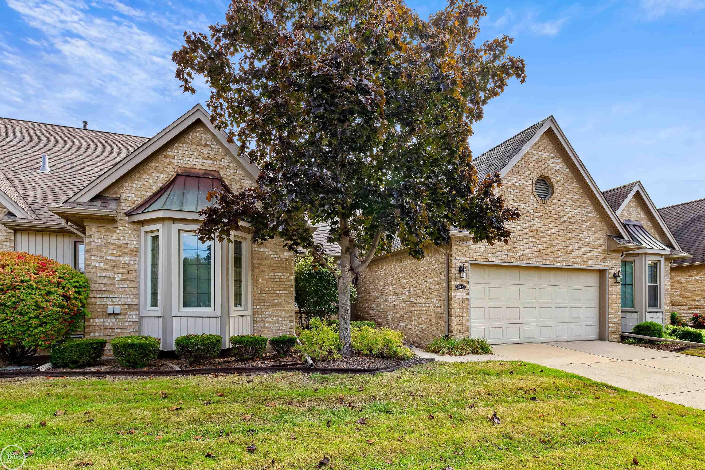 Cambridge Dr, Shelby Township, MI 48315