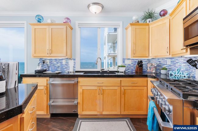 1113 N Highway 101, Condo with 1 bedrooms, 2 bathrooms and null parking in Depoe Bay OR | Image 9