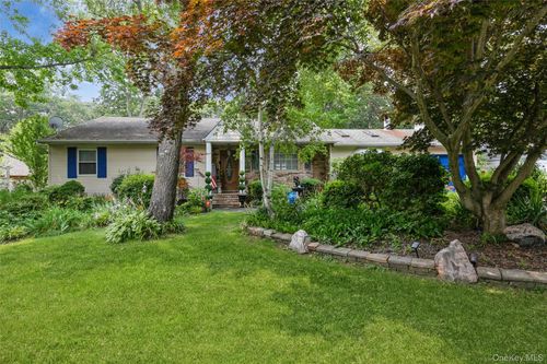 18 Linden Ave, Kings Park, NY, 11754-4807 | Card Image
