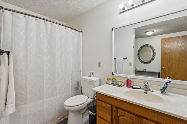 Lower level bath | Image 25