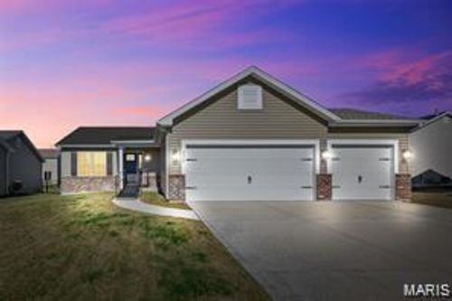 402 Charlestowne Place Dr, Saint Charles, MO, 63301-4915 | Card Image