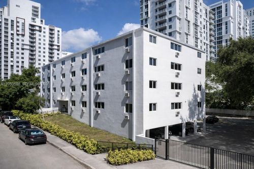 203-143 Sw 9th Street, Miami, FL, 33130 | Card Image