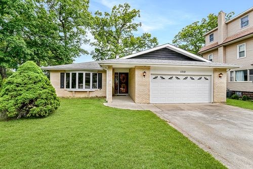 1310 Vinewood Ave, Willow Springs, IL, 60480-1367 | Card Image