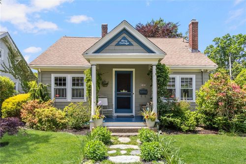 141 Coggeshall Ave, Newport, RI, 02840-4245 | Card Image