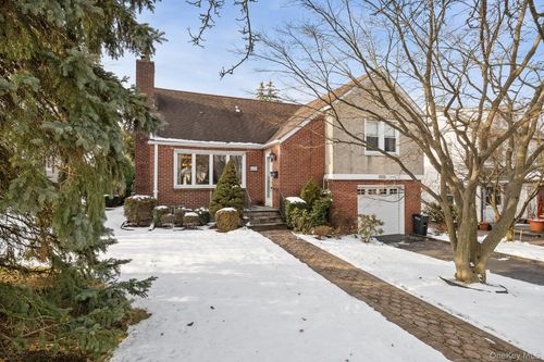 46 Concord Ave, Great Neck, NY, 11020-1008 | Card Image