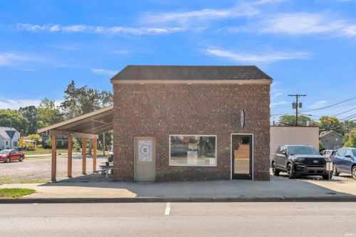 118 E Main St, Albion, IN, 46701-1288 | Card Image