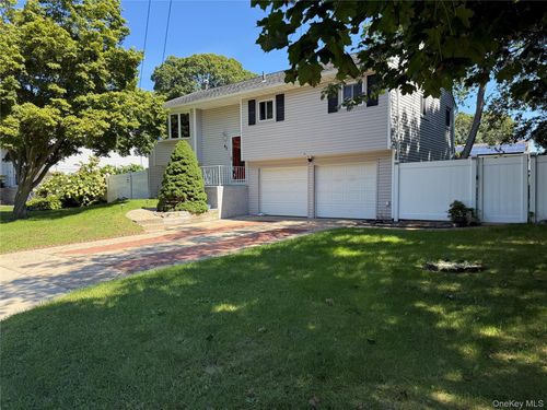 43 Newtown Ave, Selden, NY, 11784-1753 | Card Image