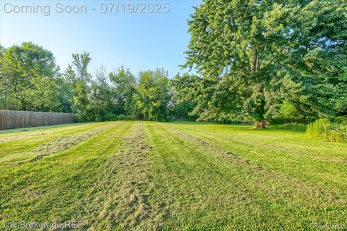 9308 Hilda Ln, Flushing, MI, 48433-9743 | Card Image