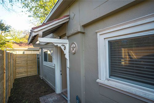 1-2003 Haskell St, Austin, TX, 78702-5516 | Card Image