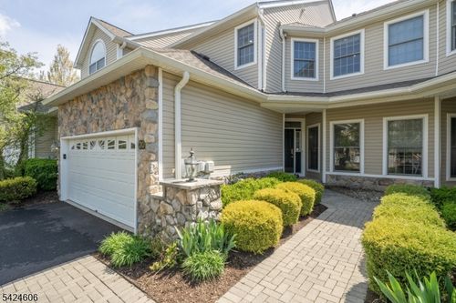 20 Pine Valley Rd, Livingston, NJ, 07039-8212 | Card Image