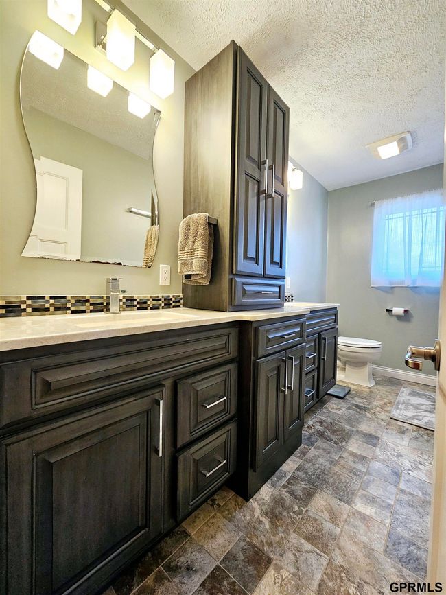 108 W Ridge St, House other with 4 bedrooms, 2 bathrooms and 1 parking in Sutton NE | Image 9