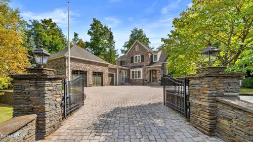 1 Pinecroft Dr, Lenox, MA, 01240-2853 | Card Image