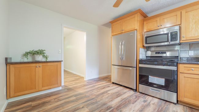 Extra Prep/Cabinet Space | Image 10