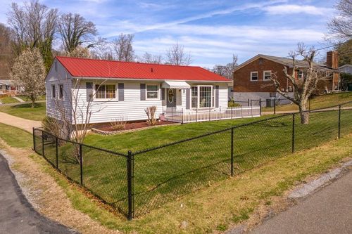 2209 Osborne St, Bristol, VA, 24201-2318 | Card Image