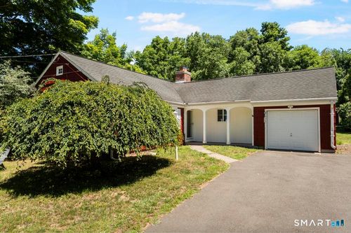 43 E Village Rd, Shelton, CT, 06484-1724 | Card Image