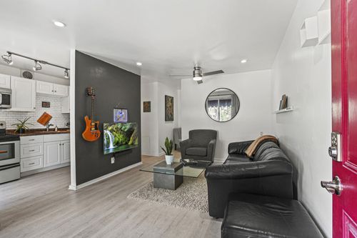 apt-1-201 Acklen Park Dr, Nashville, TN, 37203-1125 | Card Image