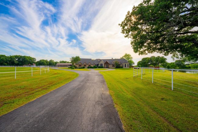 7583 Mountain View Rd, Home with 4 bedrooms, 4 bathrooms and null parking in Aubrey TX | Image 6